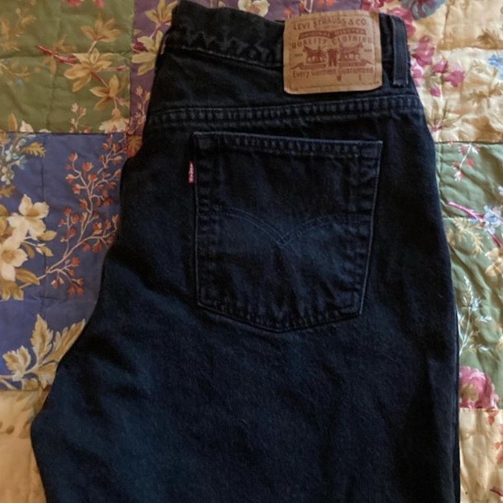 Black Levi’s shorts